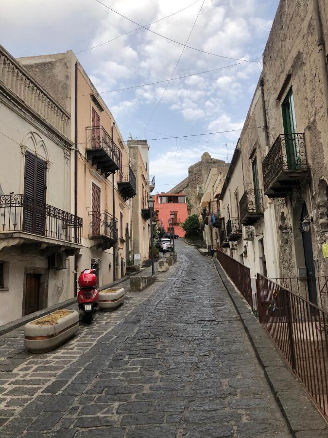 Willa Isola - Lipari Centro Storico Zewnętrze zdjęcie